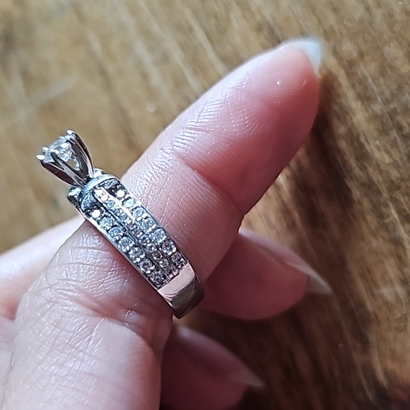 18k solid white gold diamonds ring - Picture 6 of 10